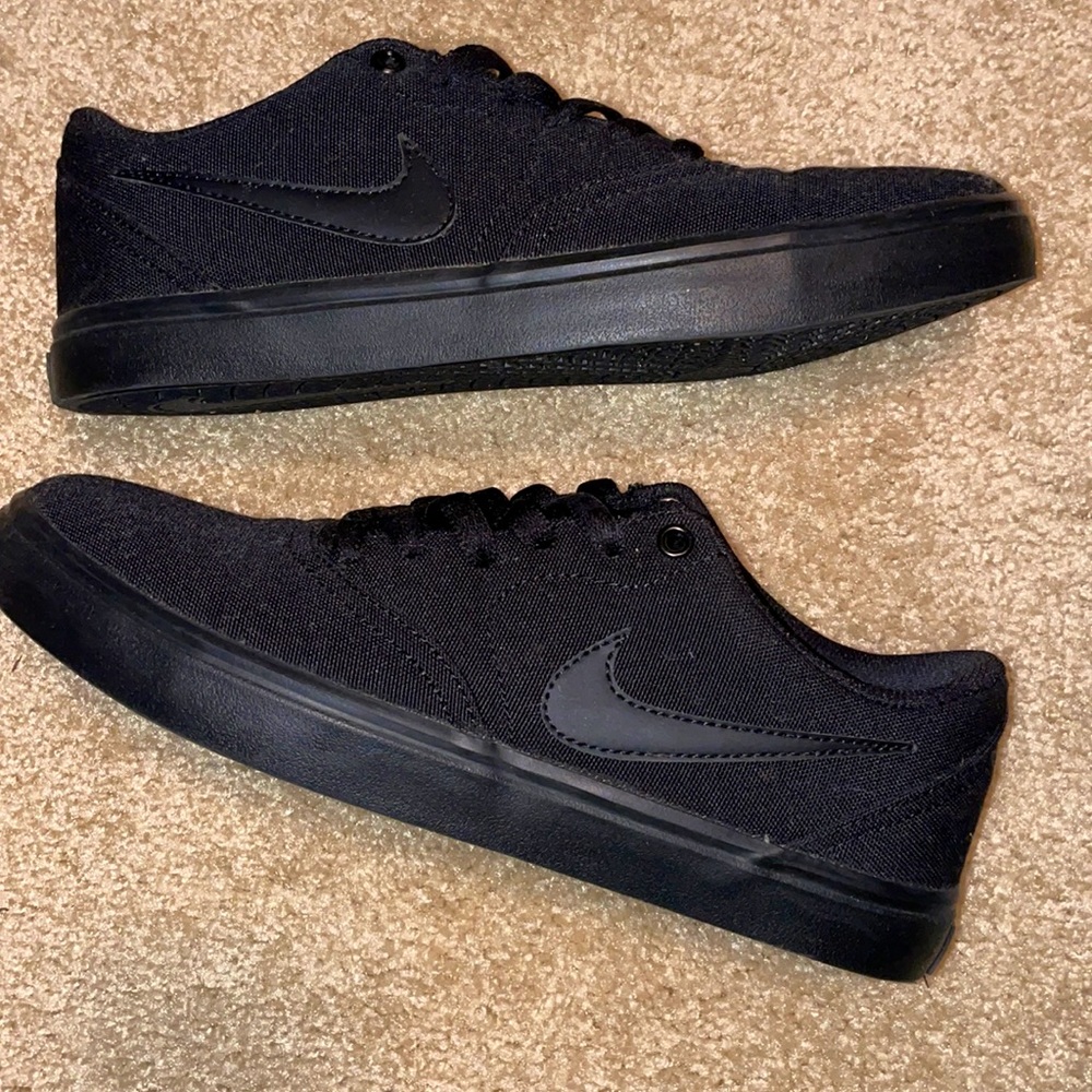 Nike SB low tops 🖤🖤